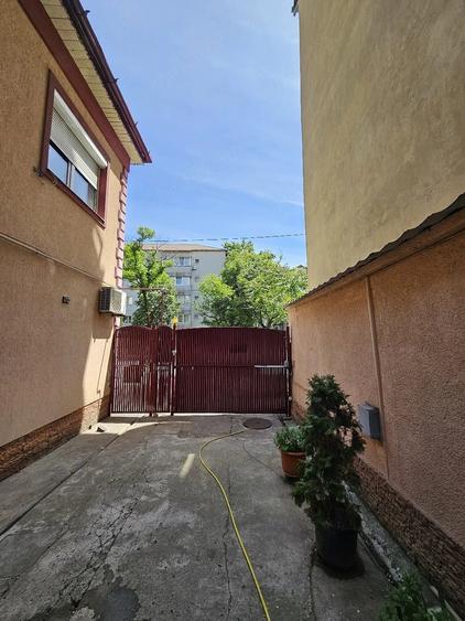 Casă cu 3 camere cu Teren 250 Mp în Girocului