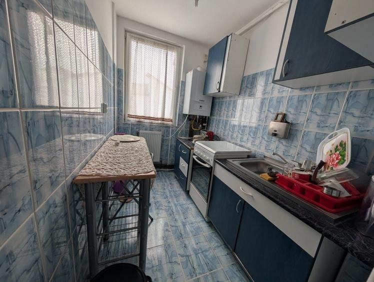 Apartament cu 3 camere semidecomandat în Ciritei