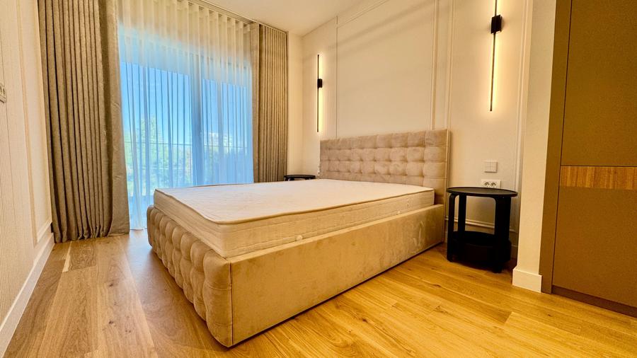 Apartament cu 3 camere semidecomandat în P-ta Presei Libere