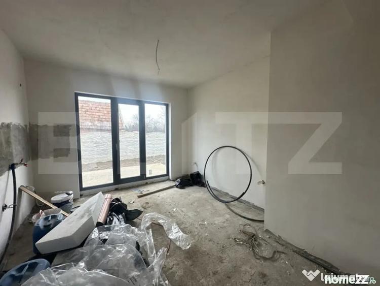 Casă cu 4 camere cu Teren 300 Mp în Lazuri