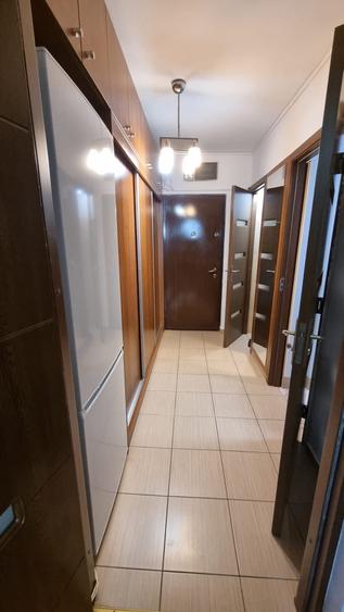 Apartament cu 3 camere decomandat în Berceni