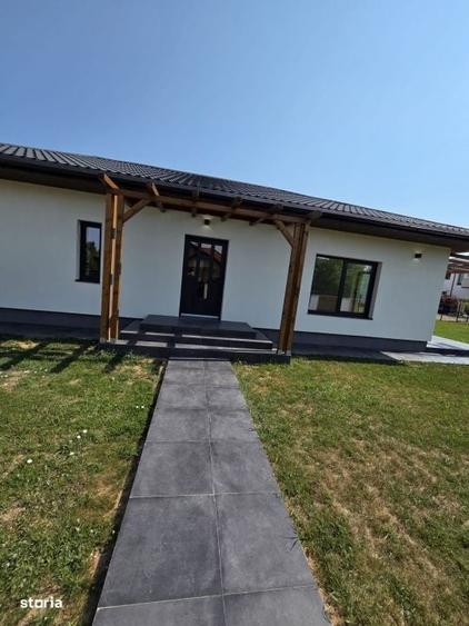 Casă cu 3 camere în Colțirea