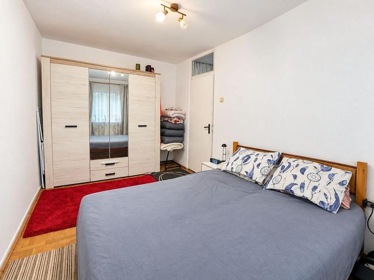 Apartament cu 2 camere semidecomandat, mobilat în Lipovei
