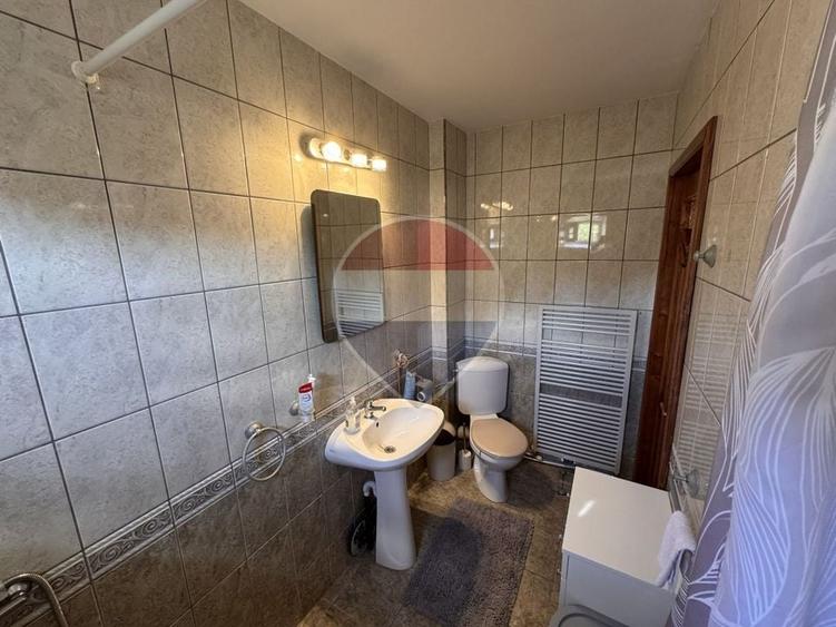 Casă individuală cu 6 camere cu Teren 268 Mp în Între Lacuri