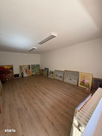 Casă cu 6 camere cu Teren 700 Mp în Valea Roșie
