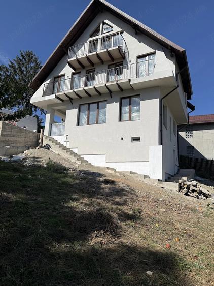 Casă cu 6 camere cu Teren 850 Mp în Breaza de Sus