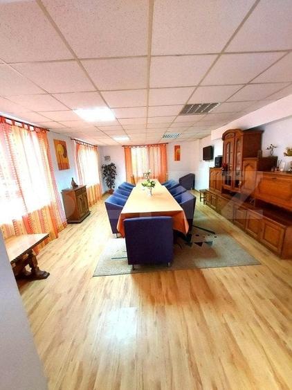 Casă individuală cu 10 camere cu Teren 840 Mp în Moroeni