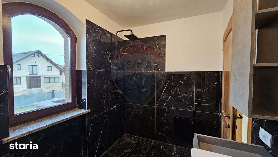 Casă cu 5 camere cu Teren 840 Mp în Șcheia