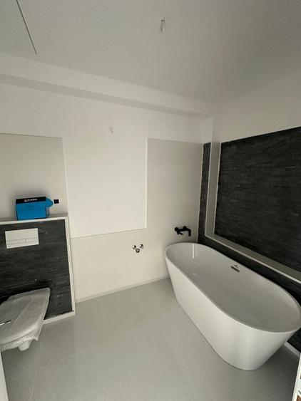 Duplex cu 5 camere cu Canalizare în Exterior Nord