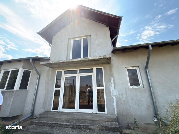 Casă cu 4 camere în Băleni
