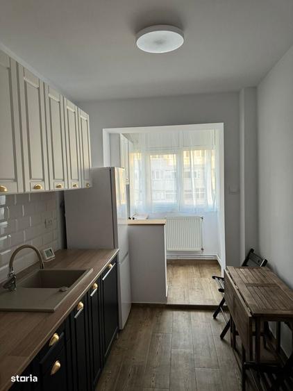 Apartament cu 3 camere decomandat în Podu Roș