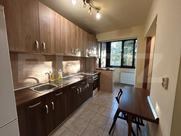 Apartament cu 3 camere semidecomandat, mobilat în Gheorgheni