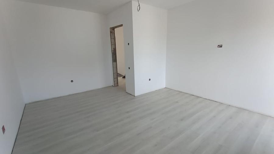 Casă individuală cu 4 camere cu Teren 450 Mp în Exterior Sud