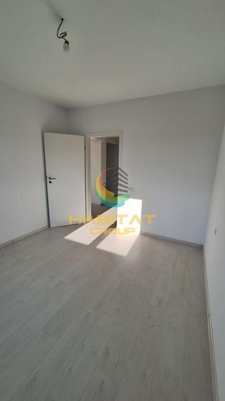 Apartament cu 3 camere semidecomandat în Berceni