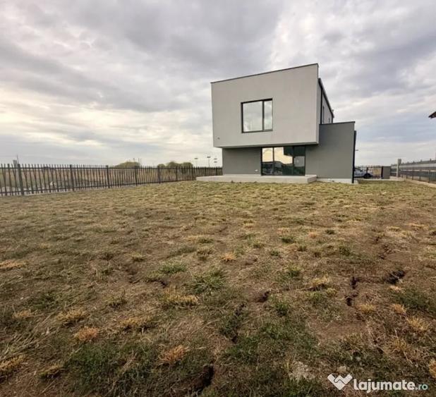 Casă cu 4 camere cu Teren 610 Mp în Giarmata
