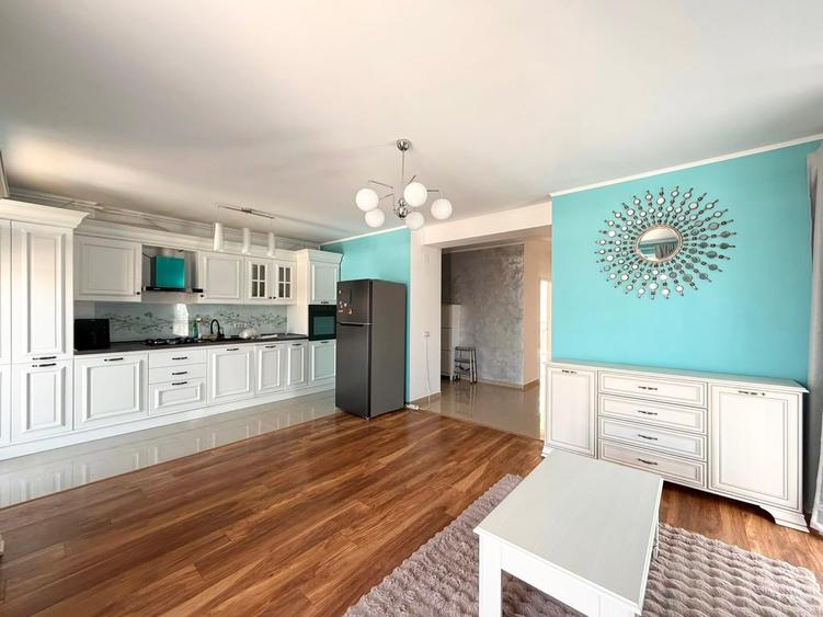 Apartament cu 3 camere decomandat, mobilat în Aradului