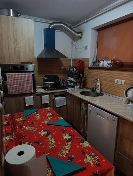 Apartament cu 4 camere semidecomandat în Central