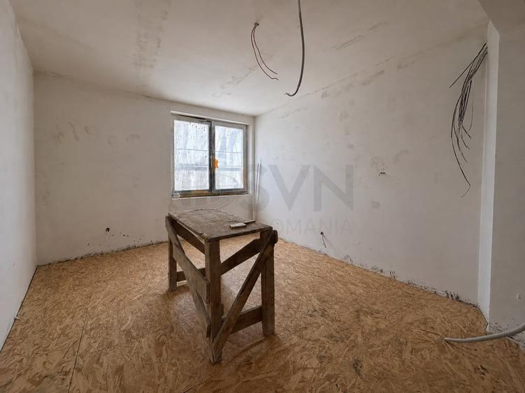 Apartament cu 3 camere semidecomandat în Universitate