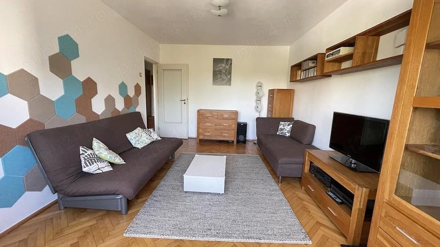 Apartament cu 3 camere decomandat în Intim