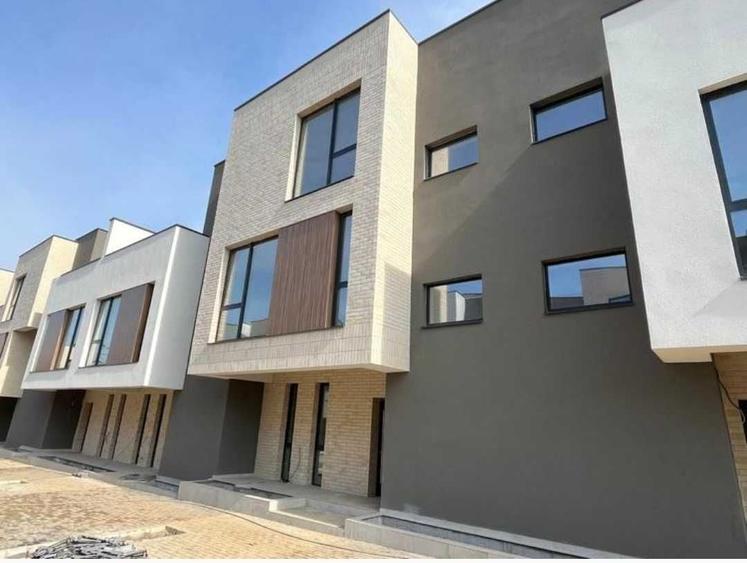 Casă cu 4 camere în Central