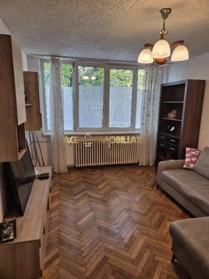 Apartament cu 2 camere decomandat, mobilat în Arcul de Triumf