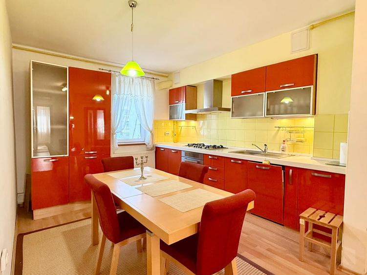 Apartament cu 3 camere decomandat în Cazino