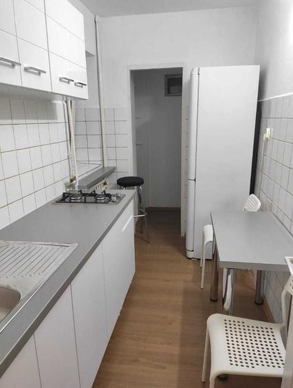 Garsonieră decomandată în Central