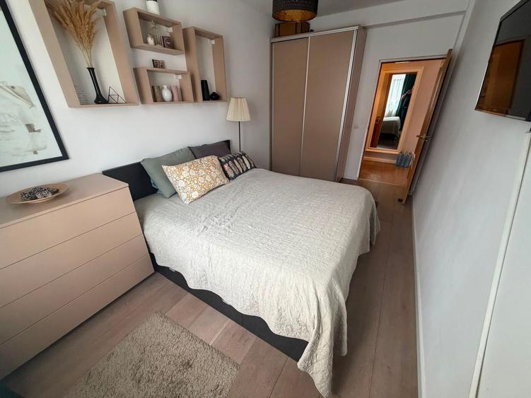 Apartament cu 3 camere decomandat, mobilat în Central