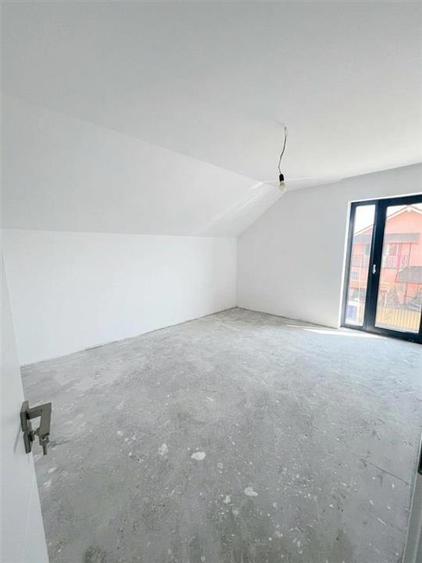 Casă cu 5 camere cu Teren 492 Mp în Cihei