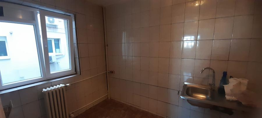 Apartament cu 3 camere decomandat în Drumul Taberei