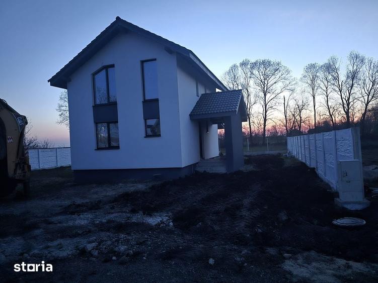 Casă cu 4 camere cu Teren 610 Mp în Sacoșu Turcesc