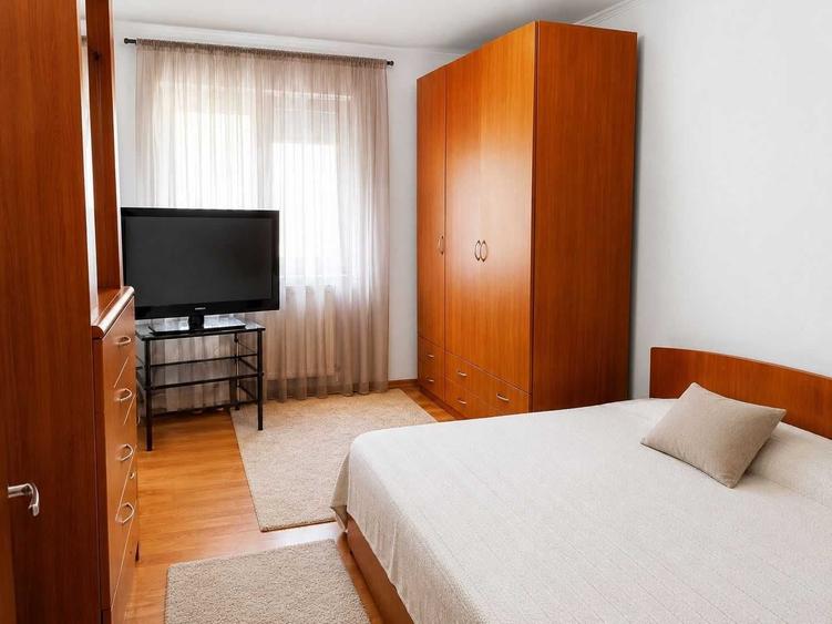Apartament cu 3 camere decomandat în Preajba Mare