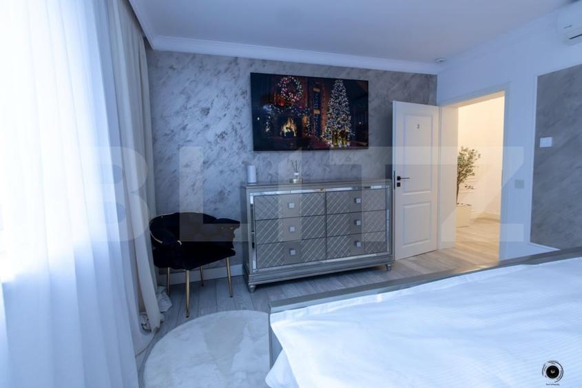 Casă individuală cu 10 camere cu Piscina în Sântana de Mureș
