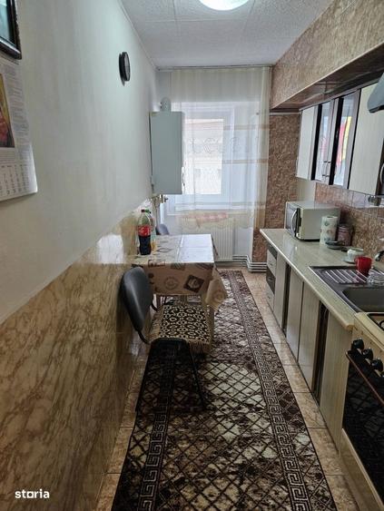 Apartament cu 4 camere semidecomandat în Central