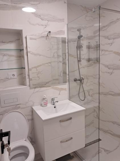 Apartament cu 3 camere decomandat, mobilat în Central