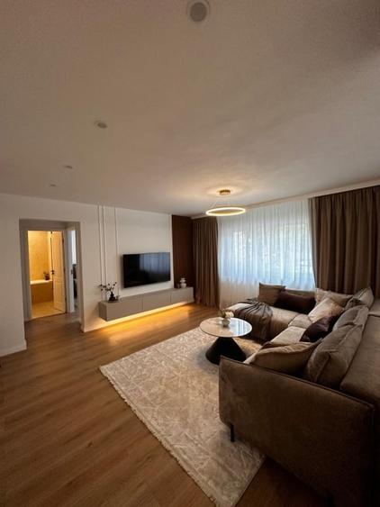 Apartament cu 2 camere semidecomandat în Rovine