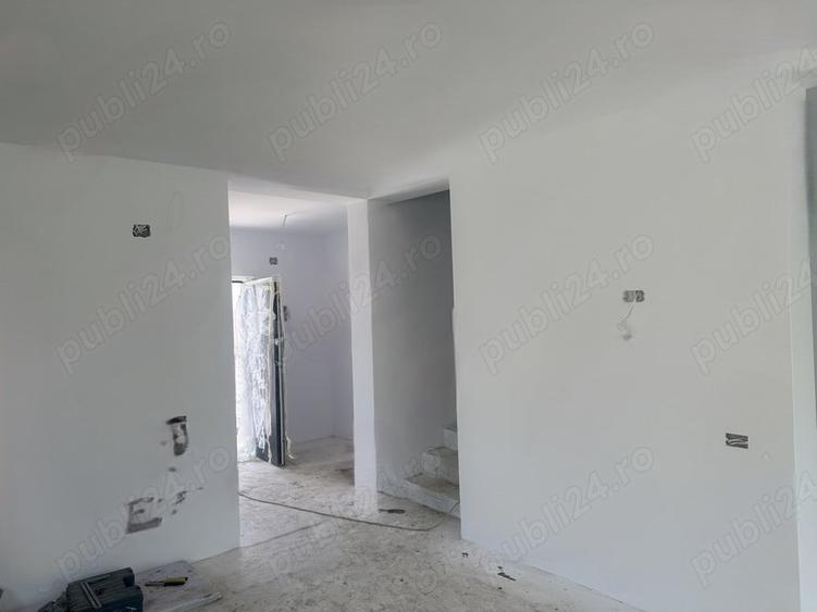 Casă cu 5 camere cu Teren 404 Mp în Km 5