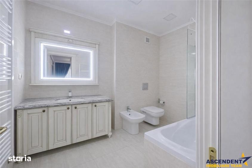 Apartament cu 4 camere decomandat în Tractorul
