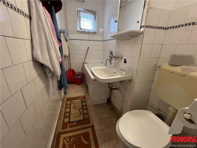 Apartament cu 3 camere semidecomandat în Alecu Russo