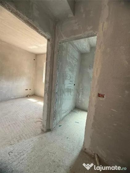 Casă cu 5 camere cu Teren 325 Mp în Moșnița Veche