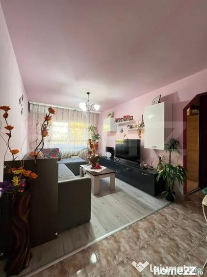Apartament cu 4 camere decomandat în Central