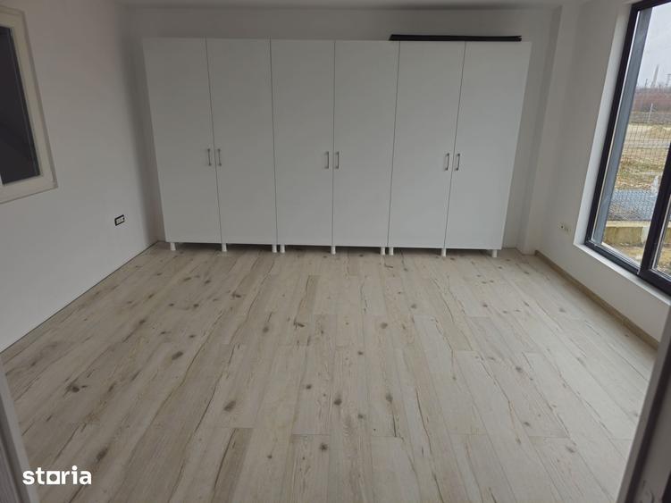 Spațiu comercial, de 600 mp, în Brazi