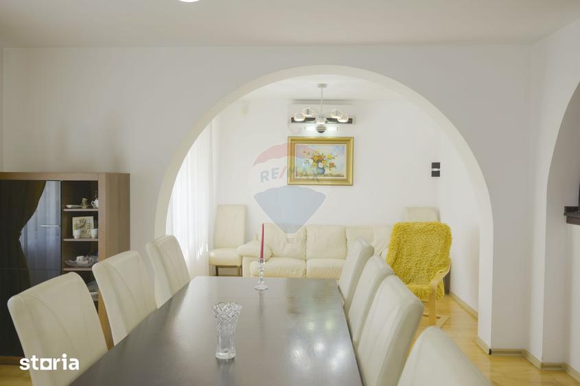 Casă cu 7 camere cu Teren 3093 Mp în Girov