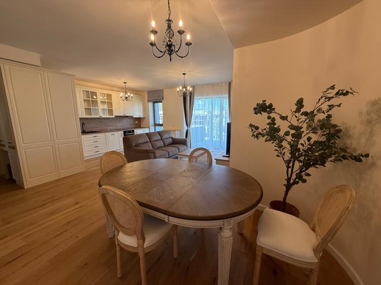 Apartament cu 3 camere în Sisești