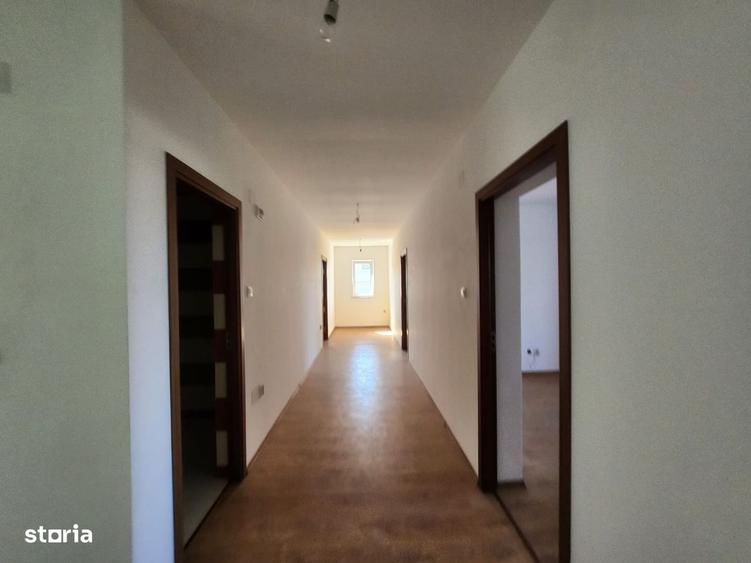 Casă cu 4 camere în Ștefănești