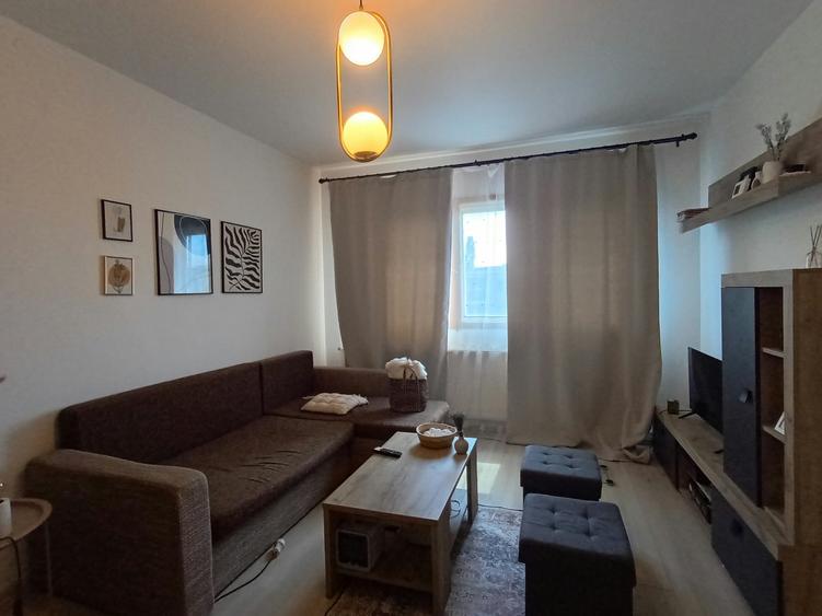 Apartament cu 2 camere nedecomandat în Podu Roș