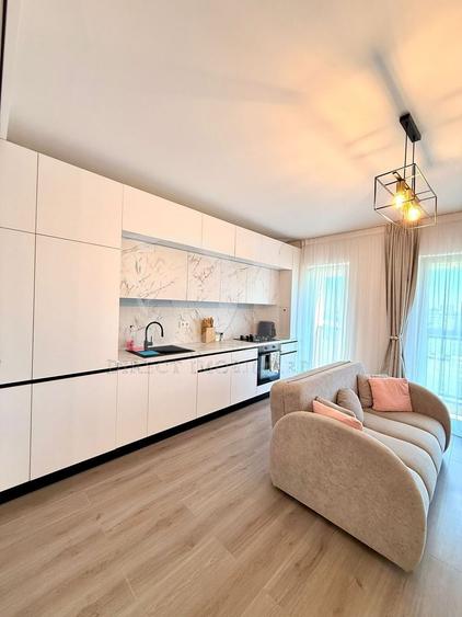 Apartament cu 2 camere semidecomandat, mobilat în Florești
