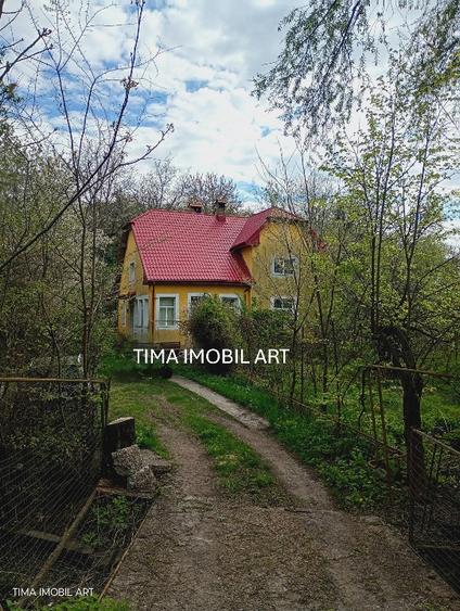 Casă individuală cu 3 camere cu Teren 1500 Mp în Central