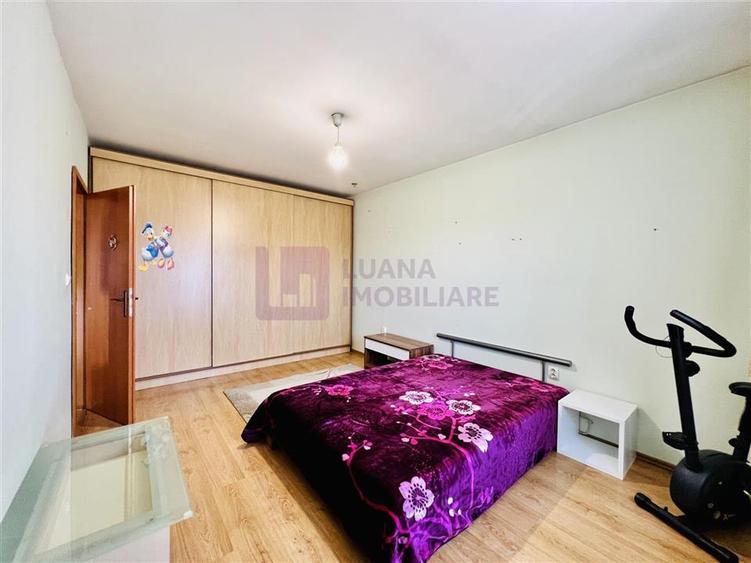 Apartament cu 3 camere decomandat în Aeroport