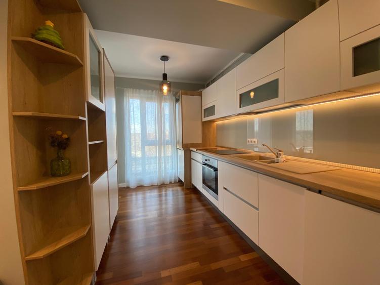 Apartament cu 4 camere decomandat în Sisești